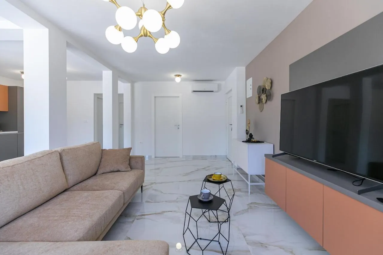 Apartman Suzi 0*, Pula